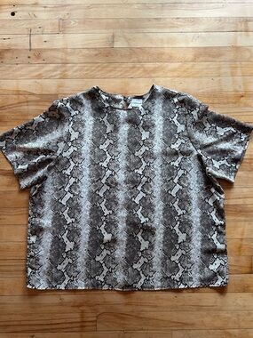 Vintage “Modern Essentials” Snake-Print Short Sleeve Blouse in Taupe/Black